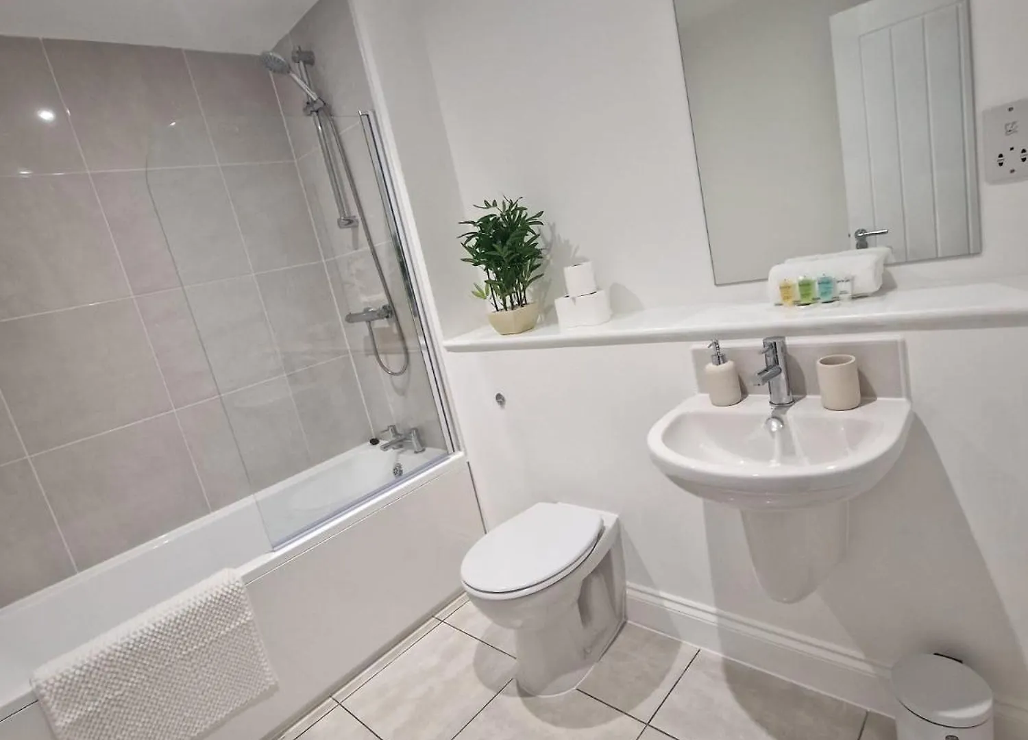 Wakefield Getaway - Cosy Apt With Free Parking Apartment