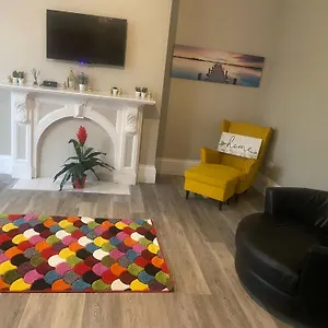 Homestay Sev House, Center, Wakefield